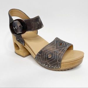 Dansko Odele Denim Metallic Sandal Size 9 39